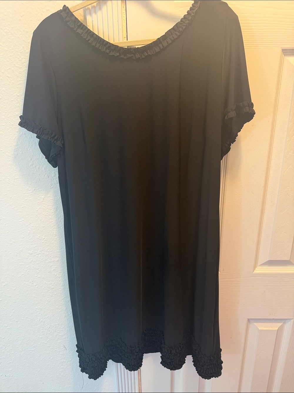 Dress Barn Black Short Sleeve Ruffle Trim Tunic